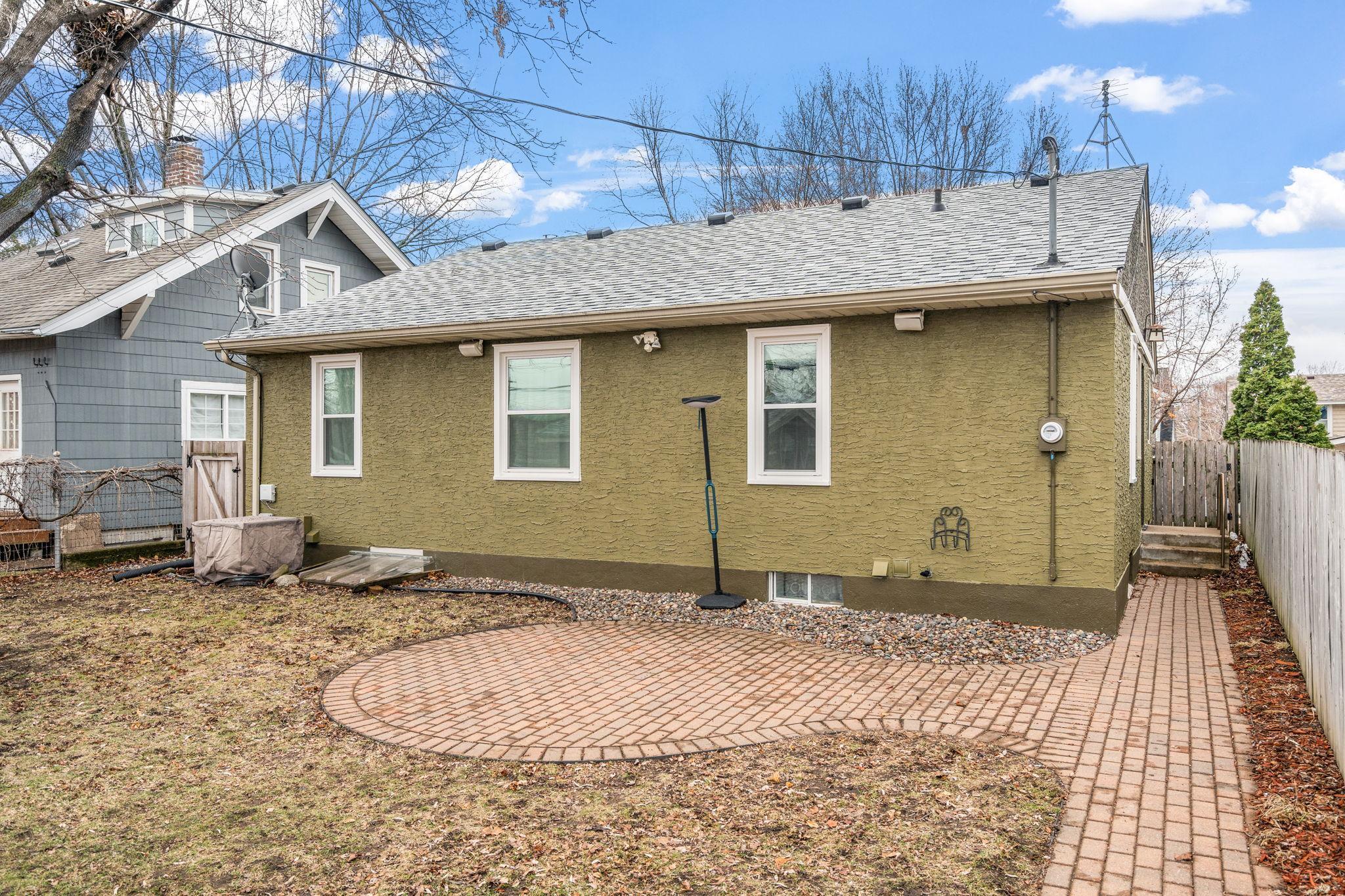 1371 Wellesley Avenue