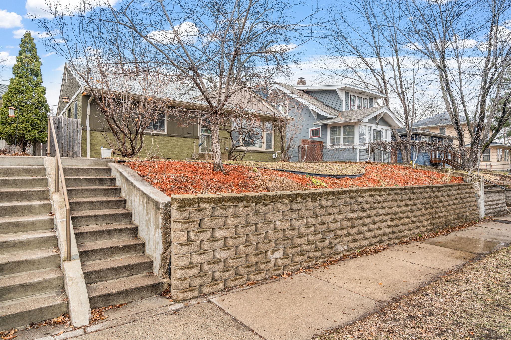 1371 Wellesley Avenue