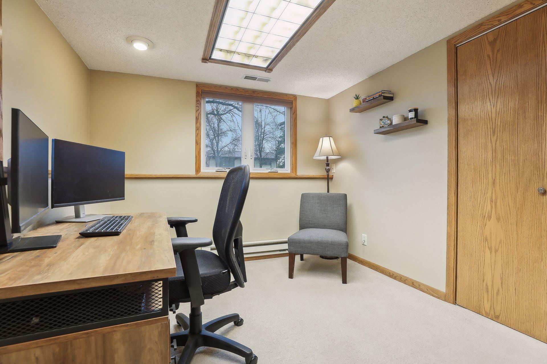 9404 Wellington Lane N