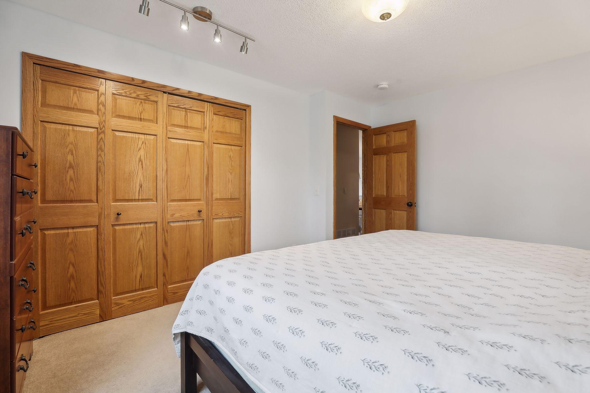 9404 Wellington Lane N