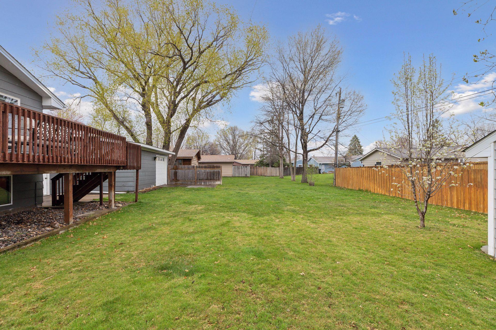 9404 Wellington Lane N