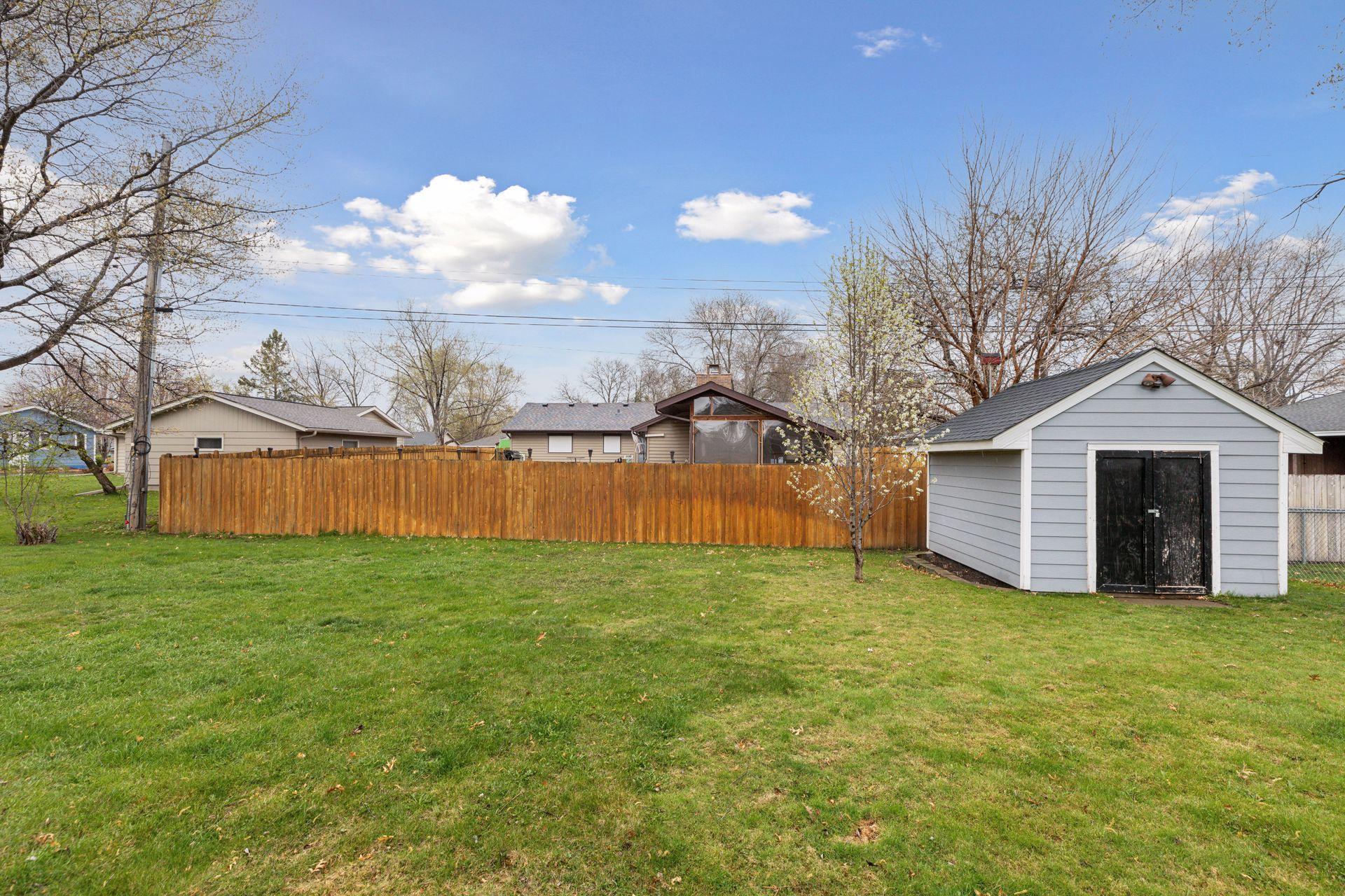 9404 Wellington Lane N