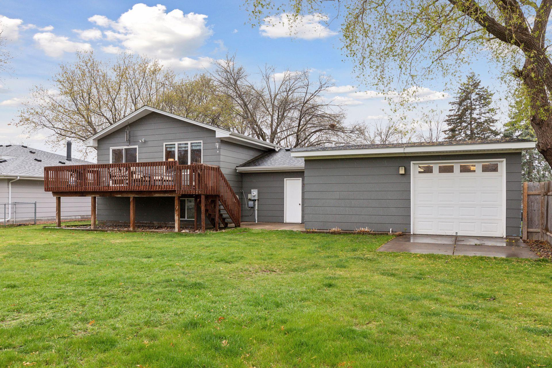 9404 Wellington Lane N