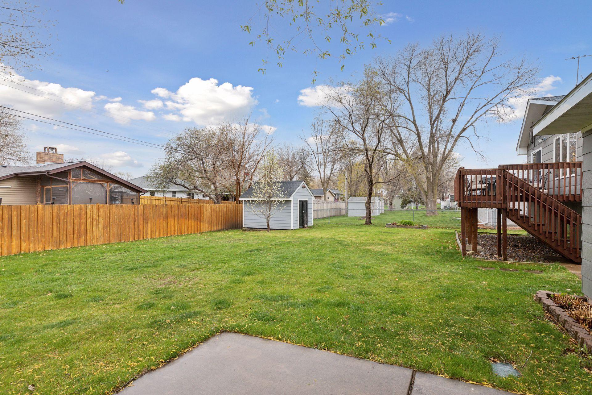 9404 Wellington Lane N