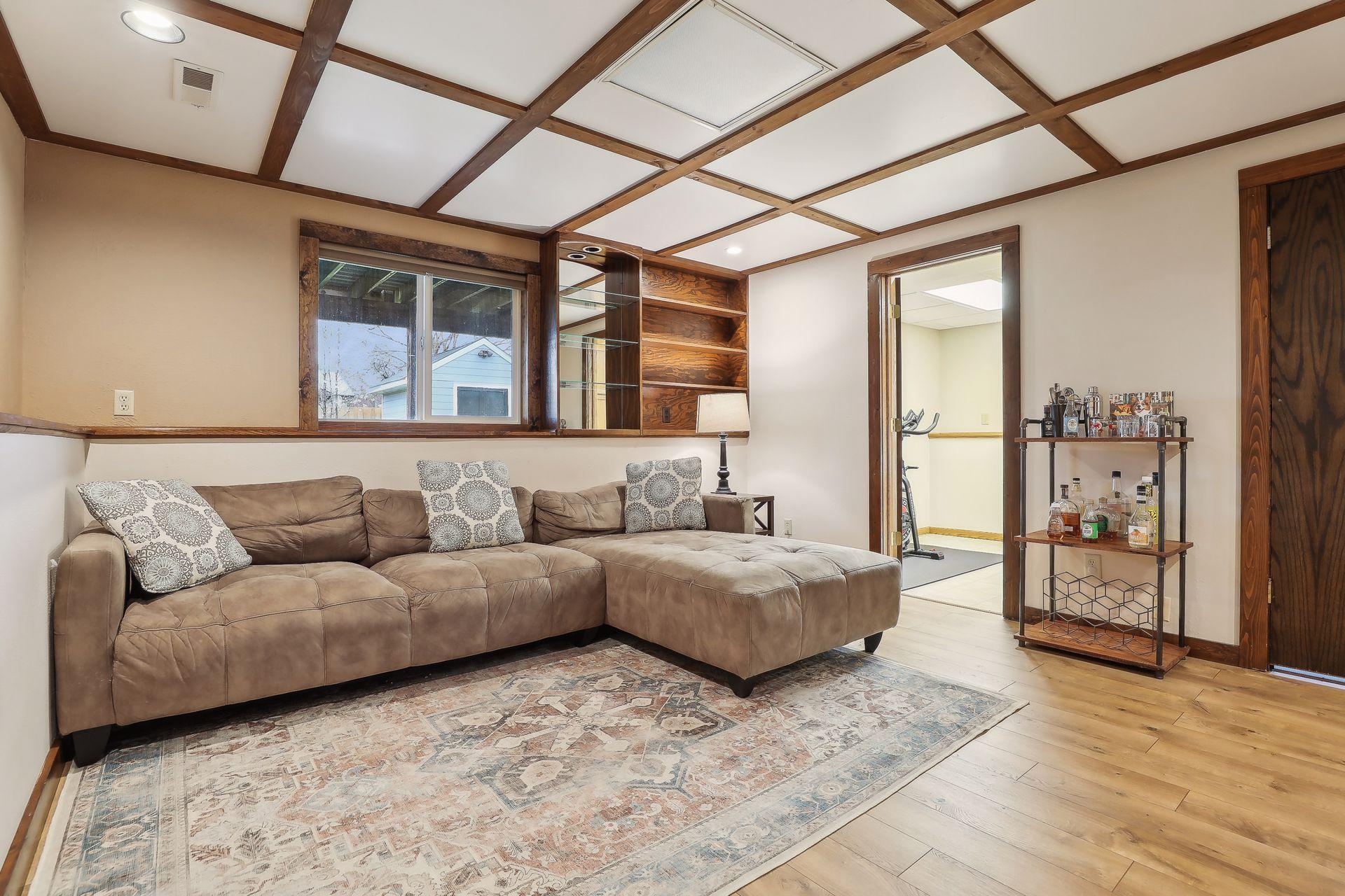 9404 Wellington Lane N