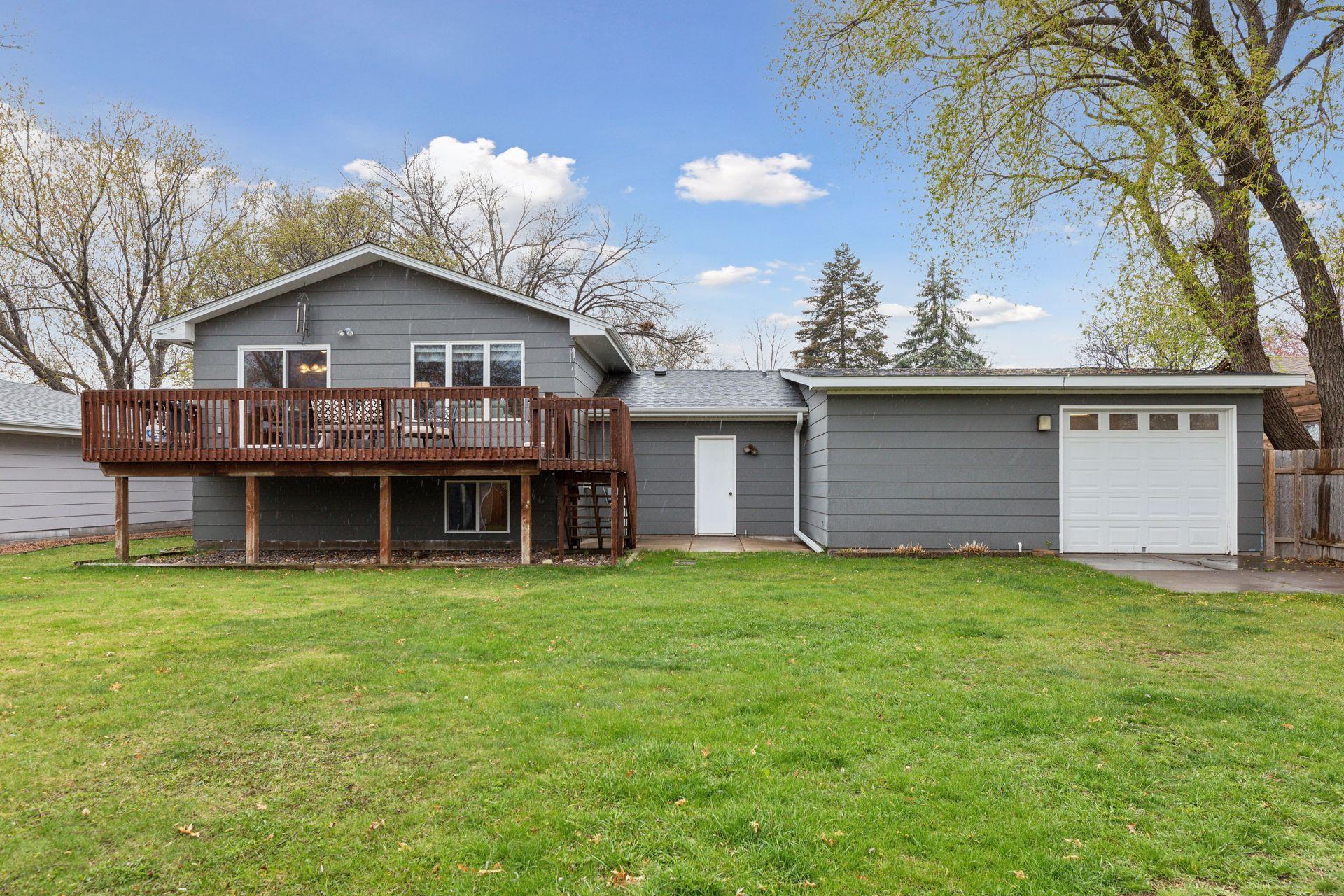 9404 Wellington Lane N