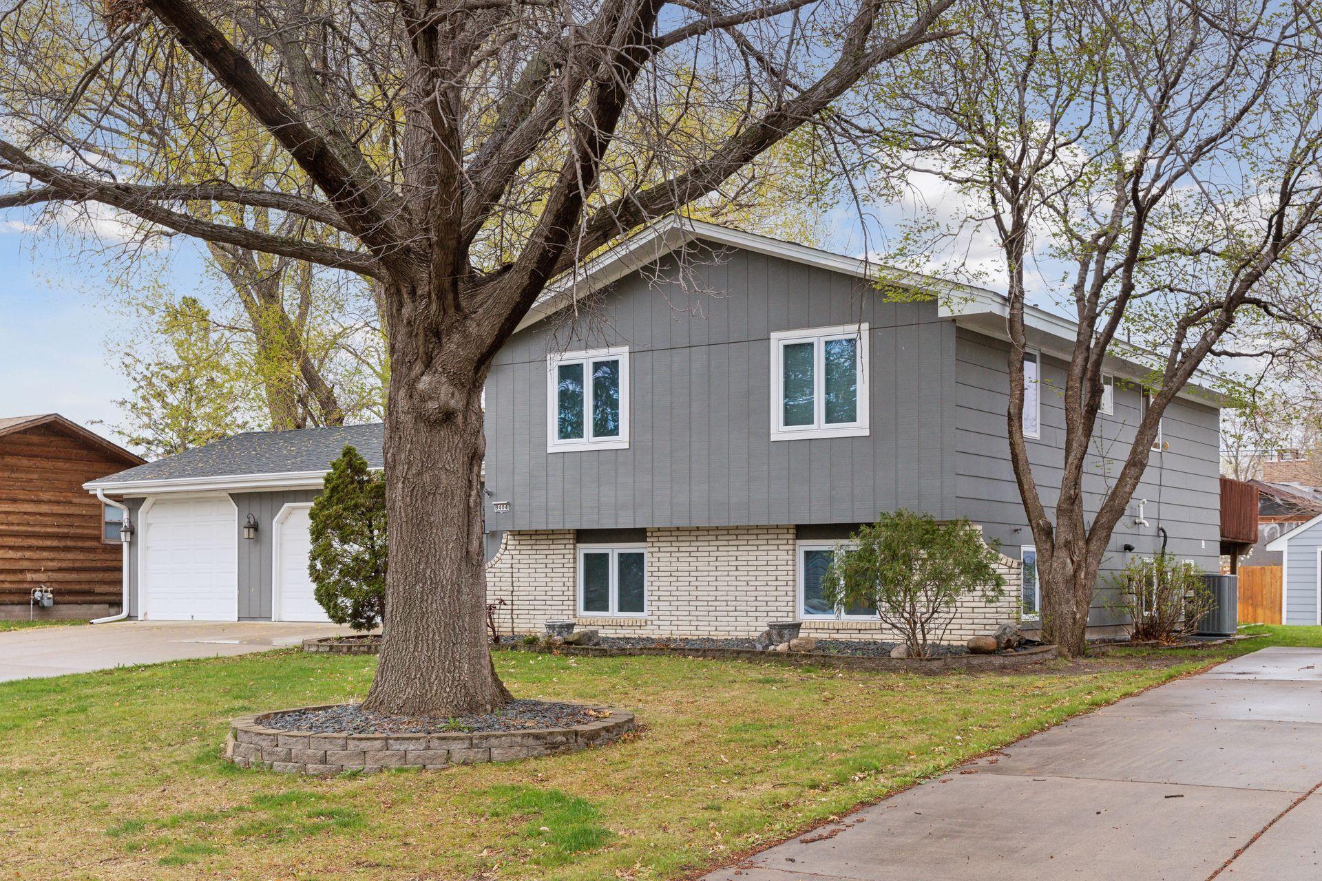 9404 Wellington Lane N