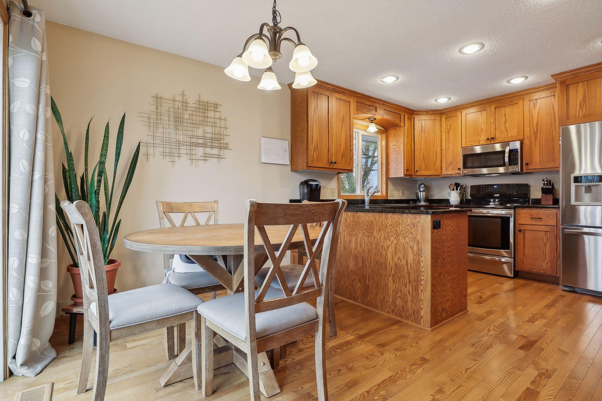 9404 Wellington Lane N