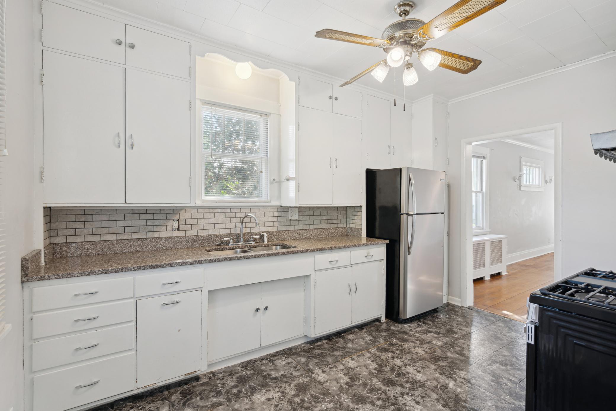 983 Minnehaha Avenue W