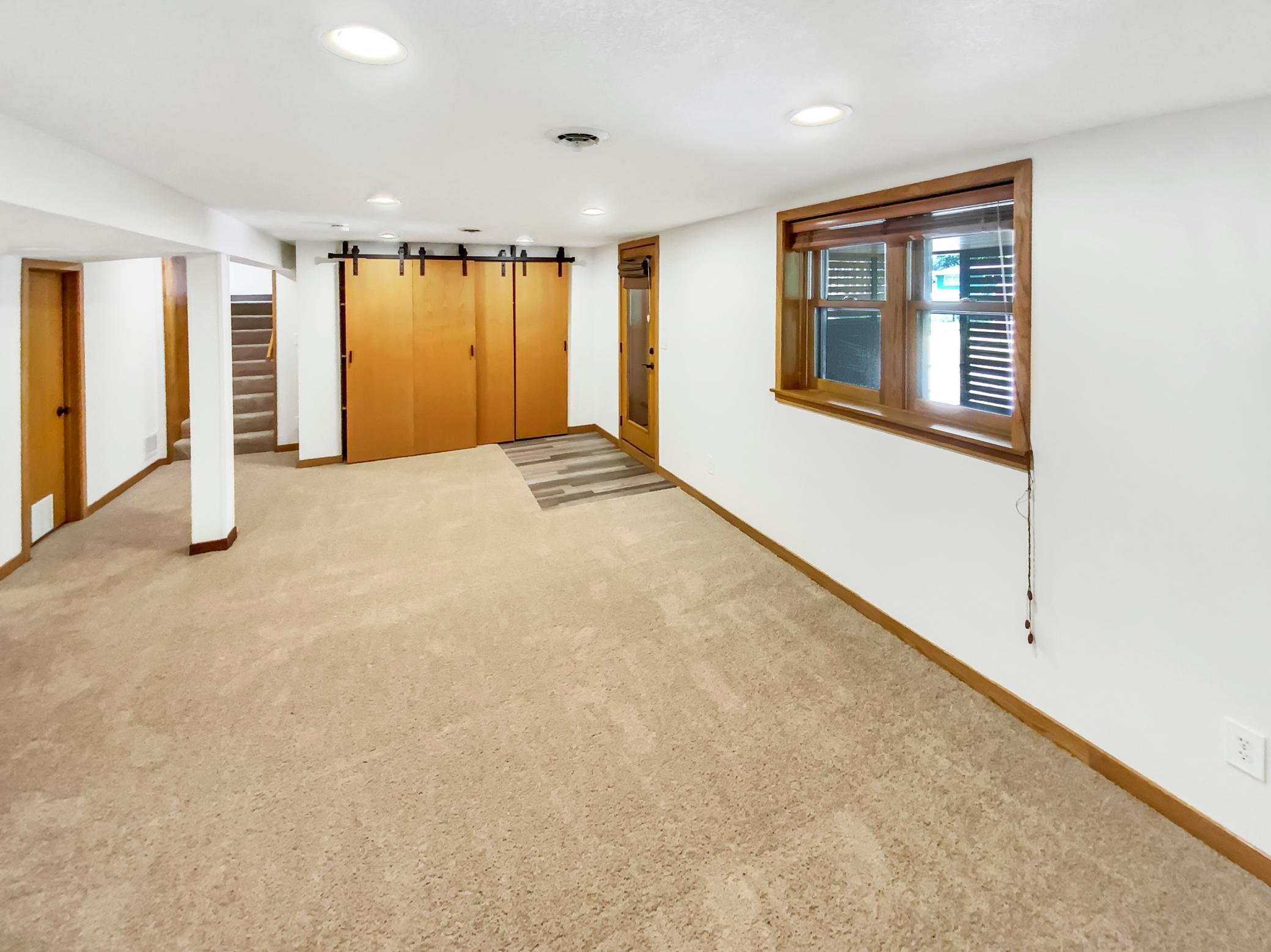 706 Greenvale Avenue W