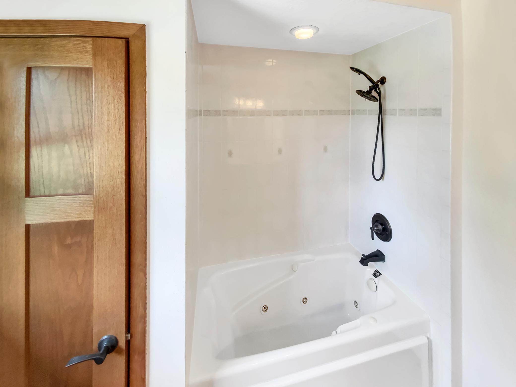 706 Greenvale Avenue W