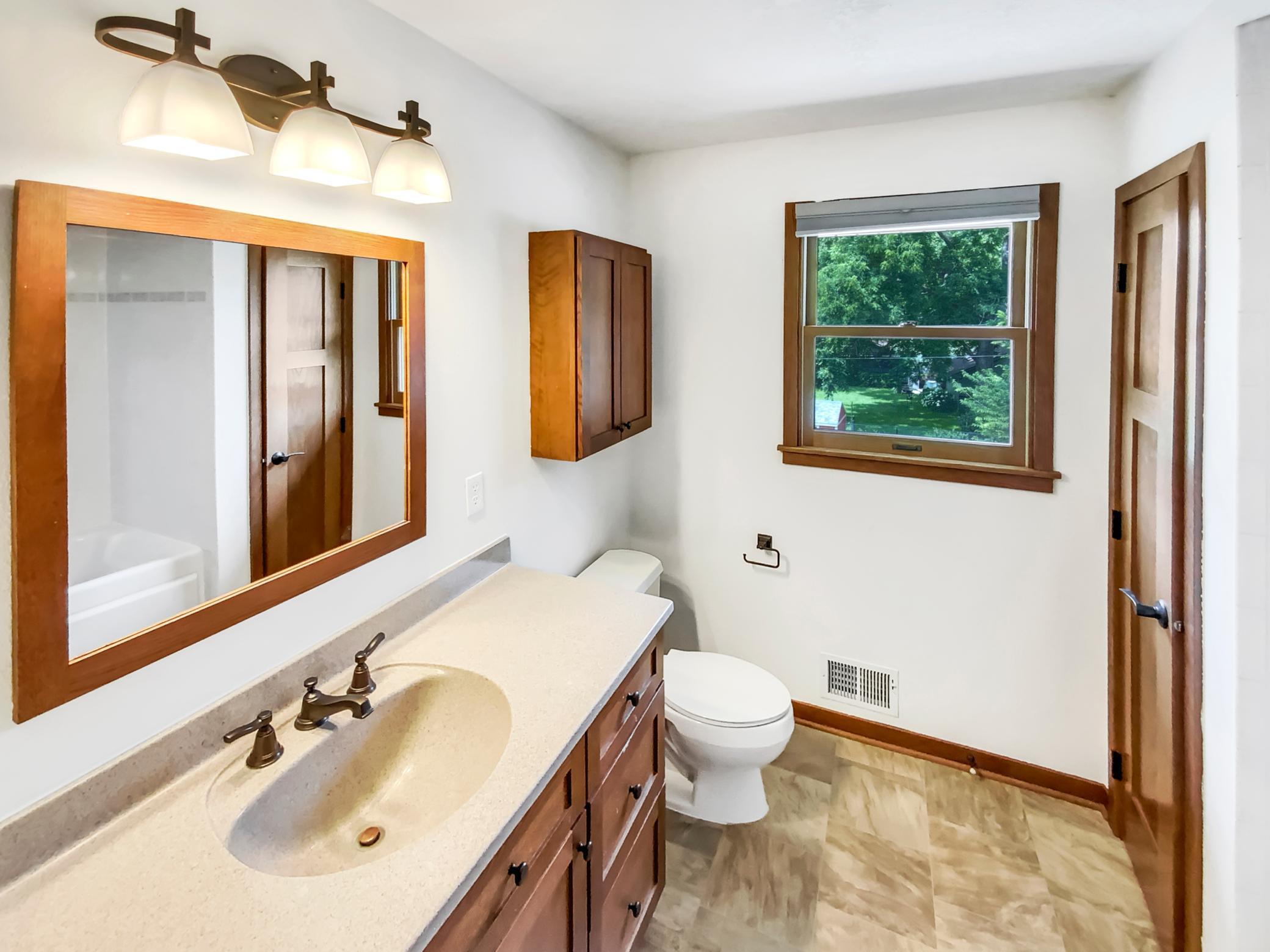 706 Greenvale Avenue W