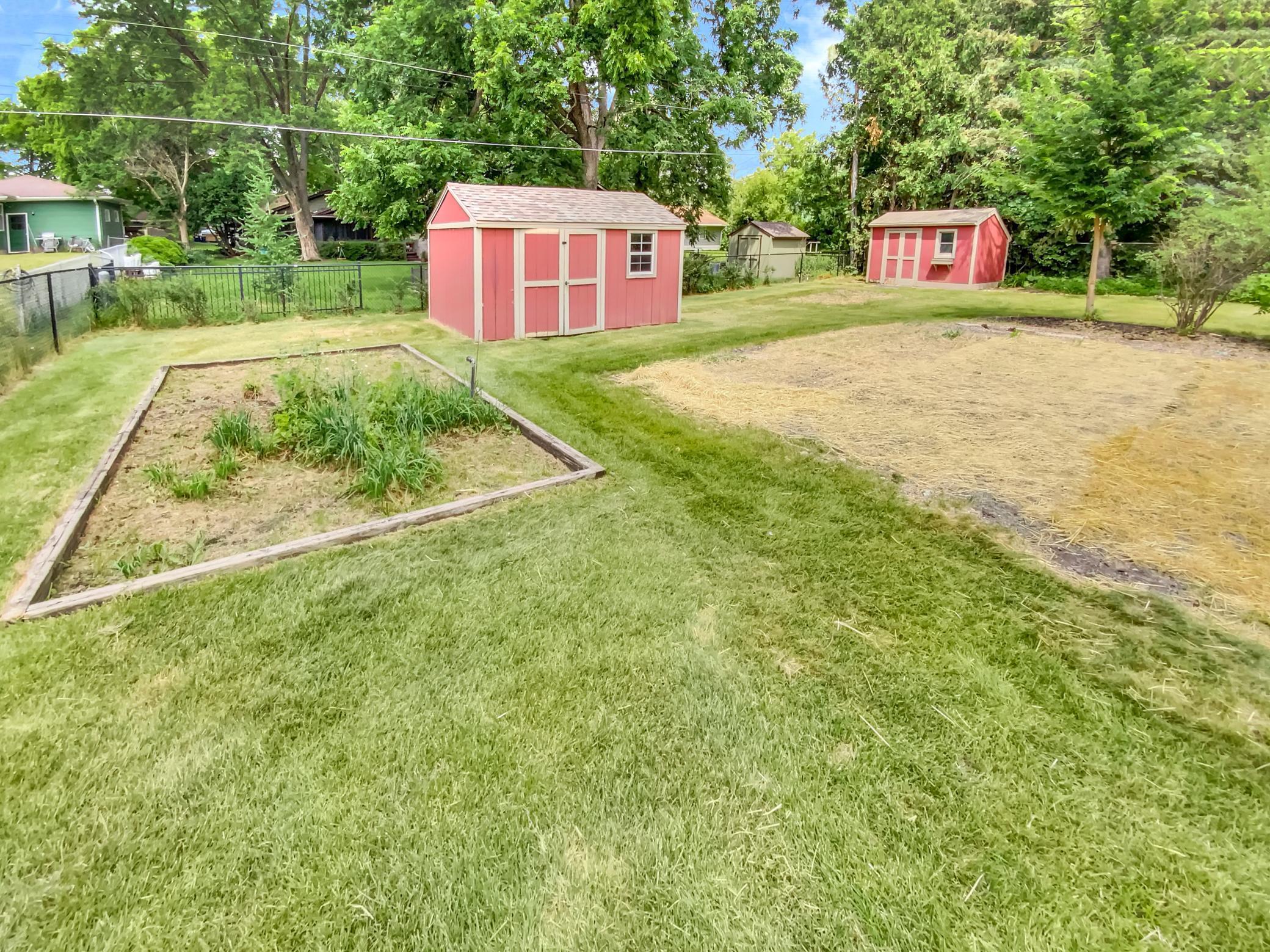 706 Greenvale Avenue W