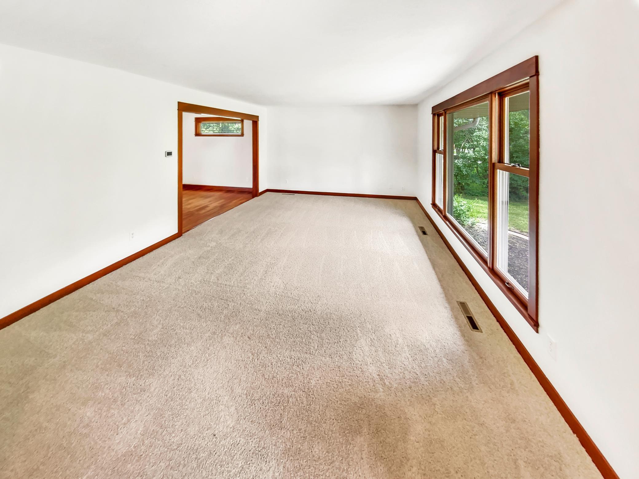 706 Greenvale Avenue W