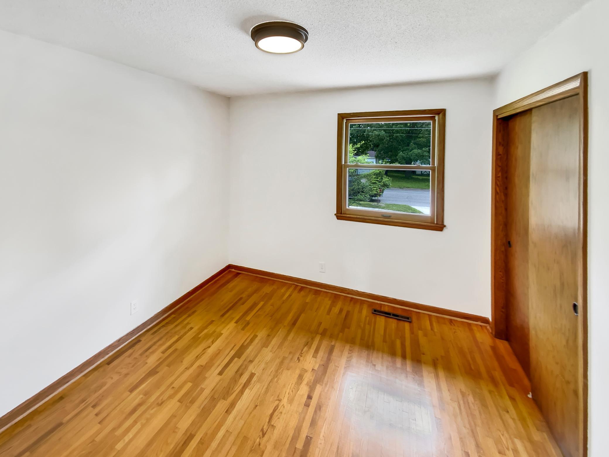 706 Greenvale Avenue W