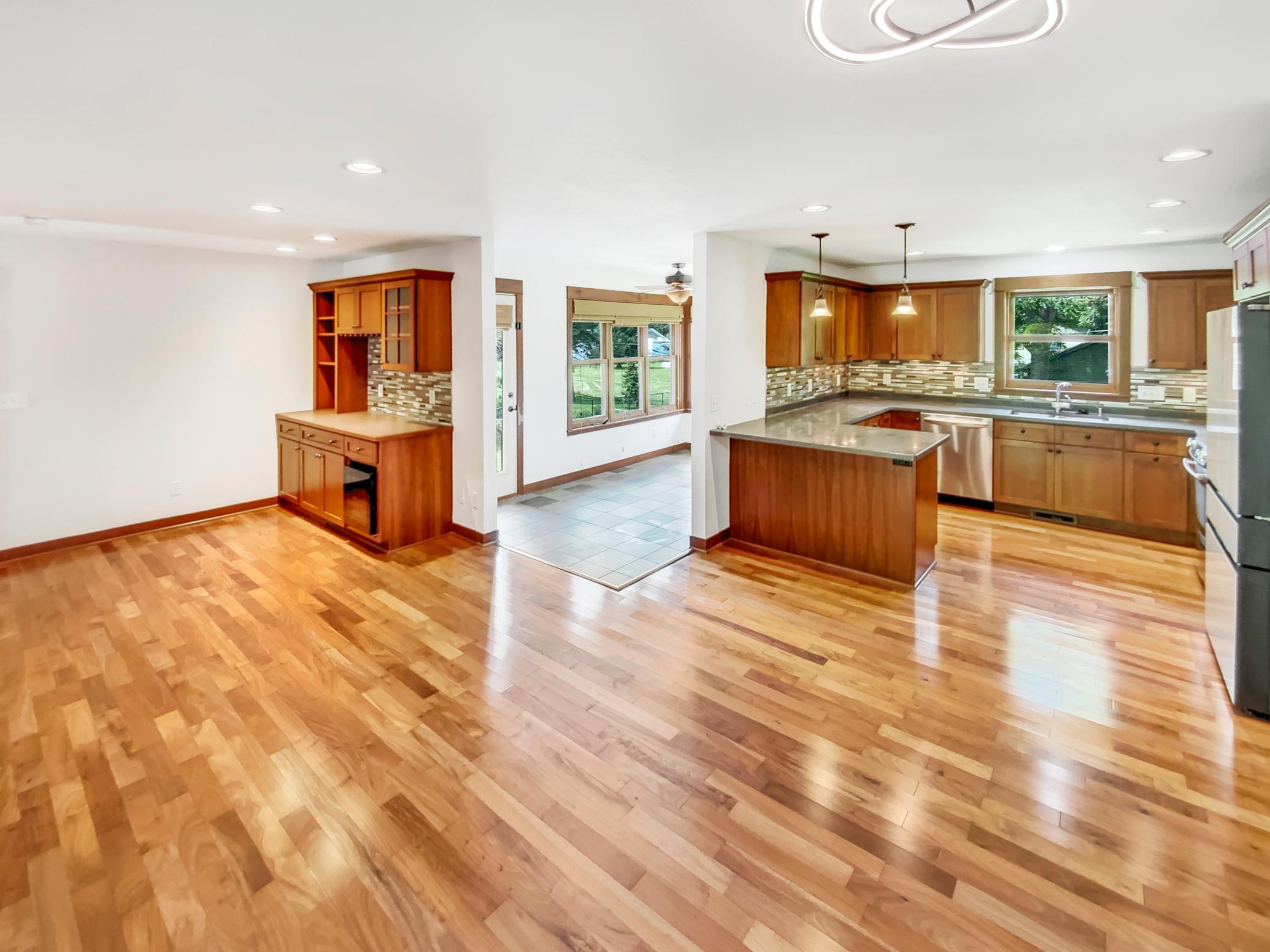 706 Greenvale Avenue W