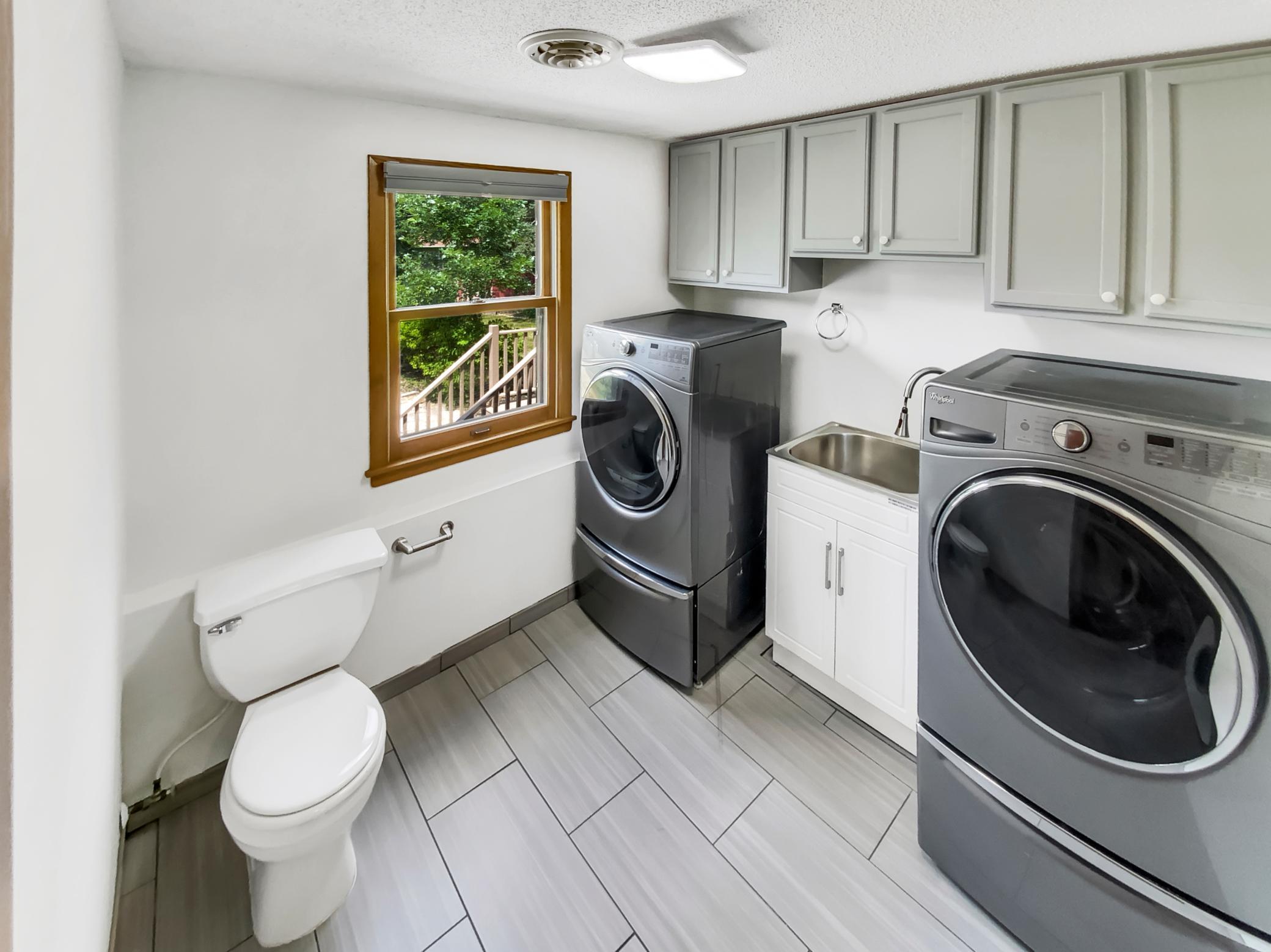 706 Greenvale Avenue W