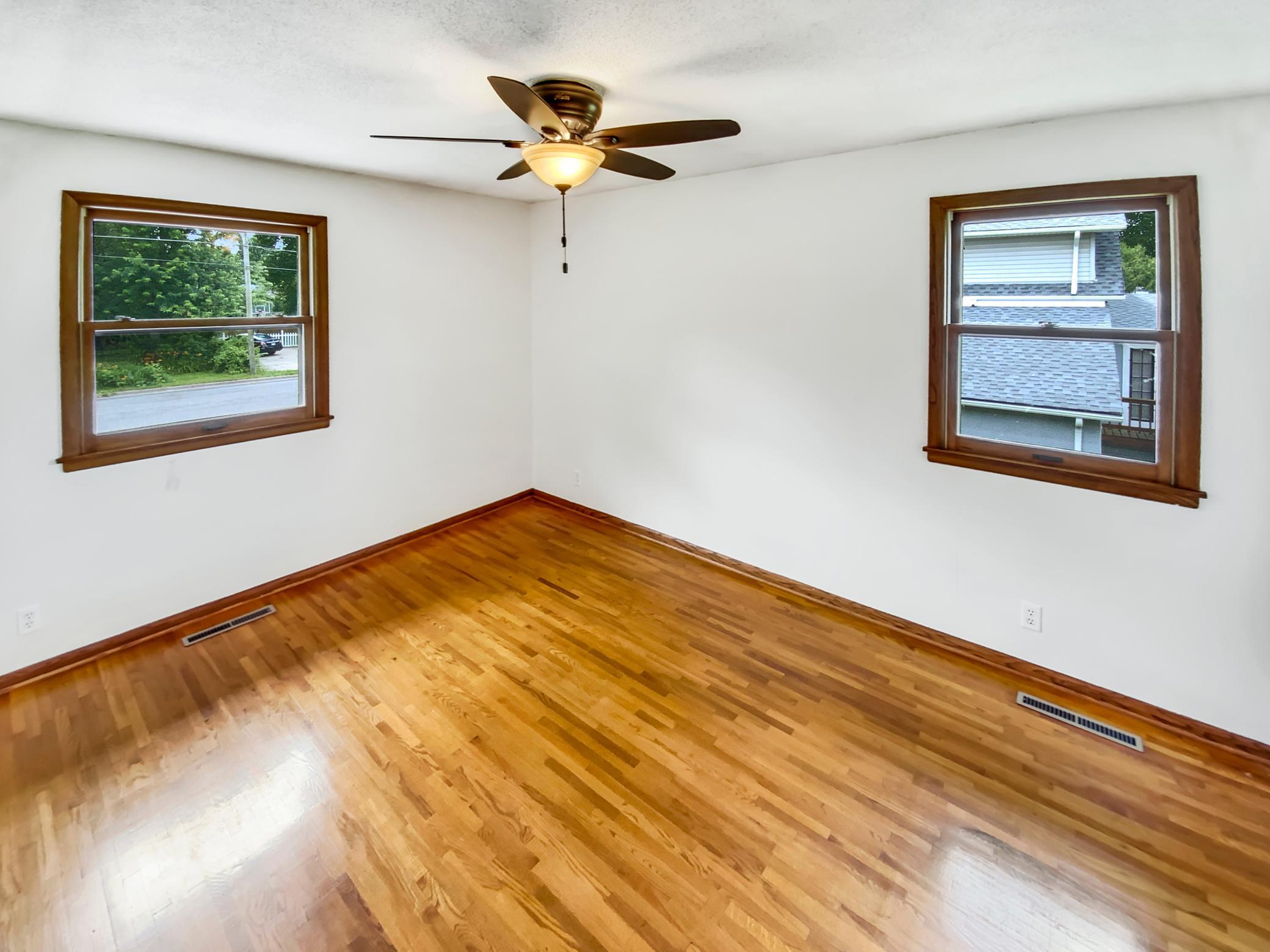 706 Greenvale Avenue W