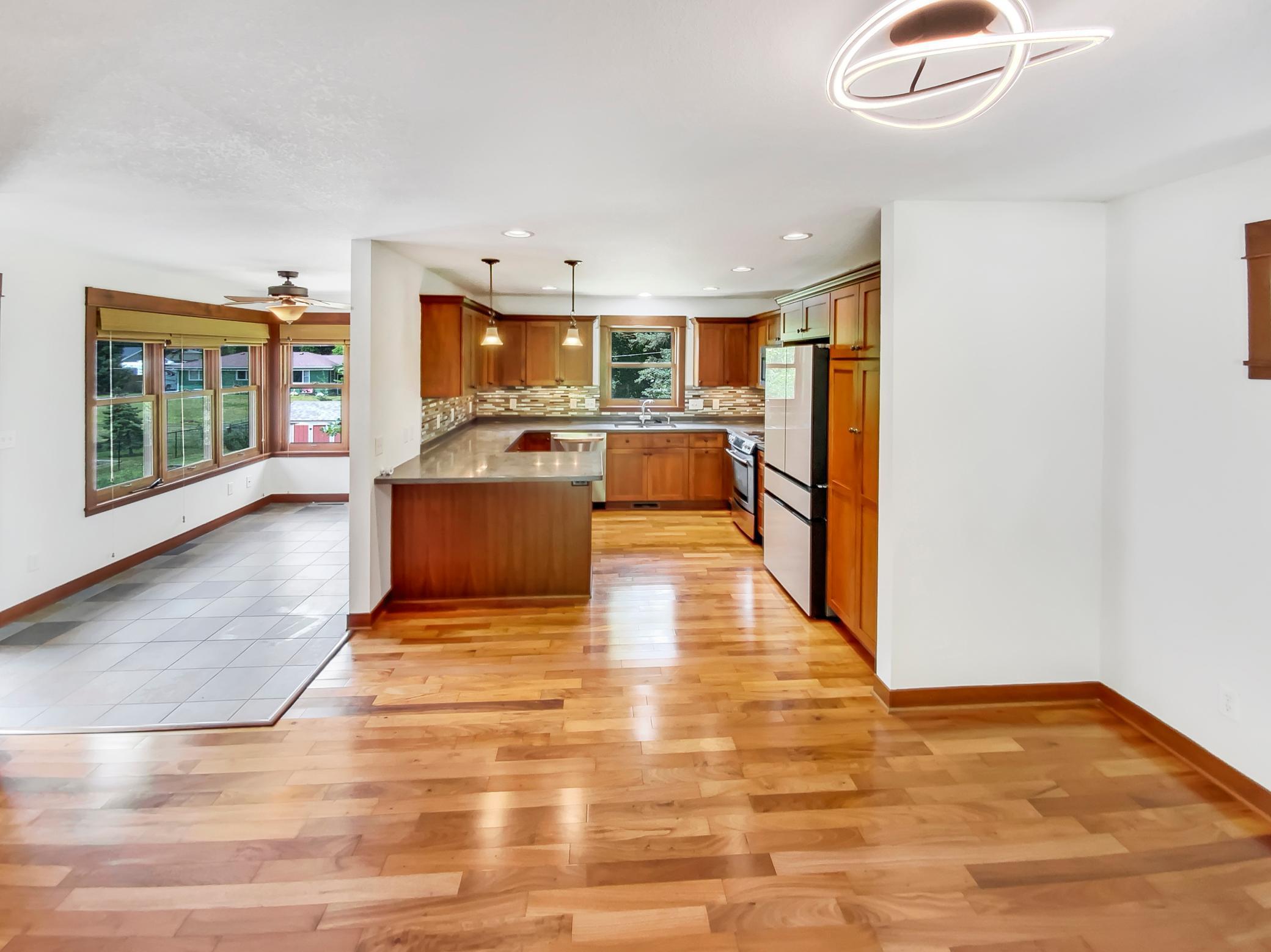 706 Greenvale Avenue W