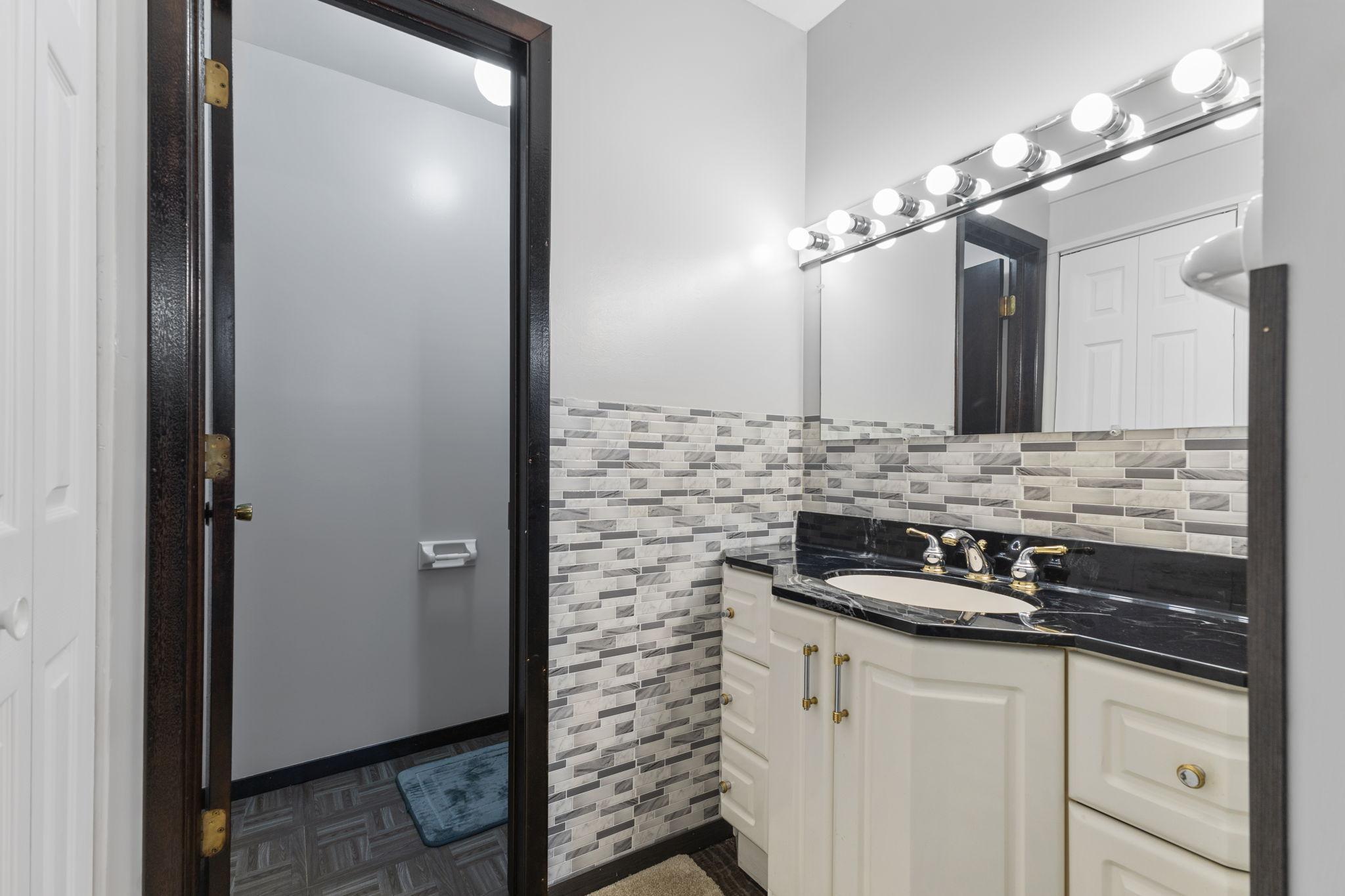 2007 E 122nd Street Unit: B2