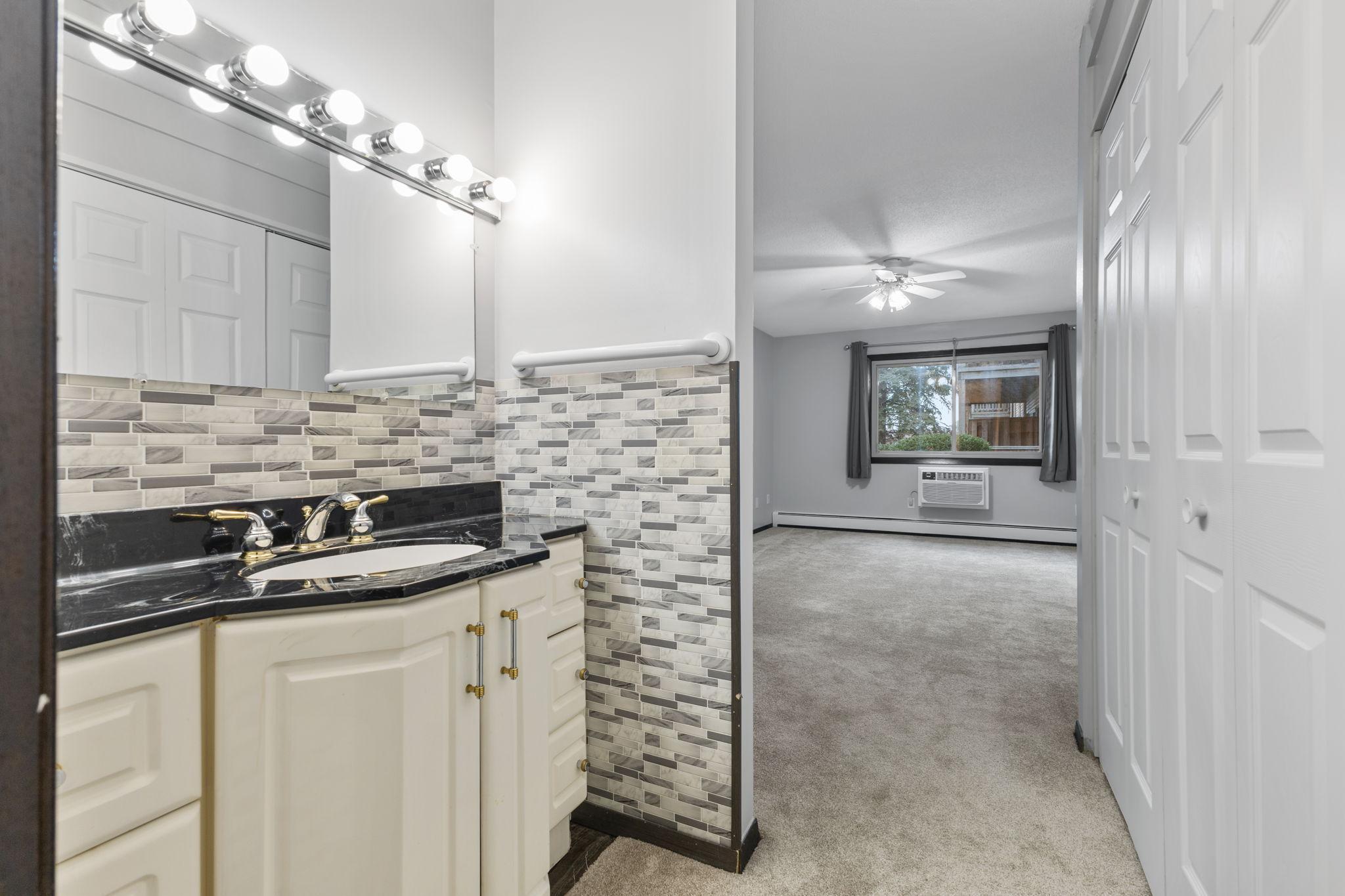 2007 E 122nd Street Unit: B2