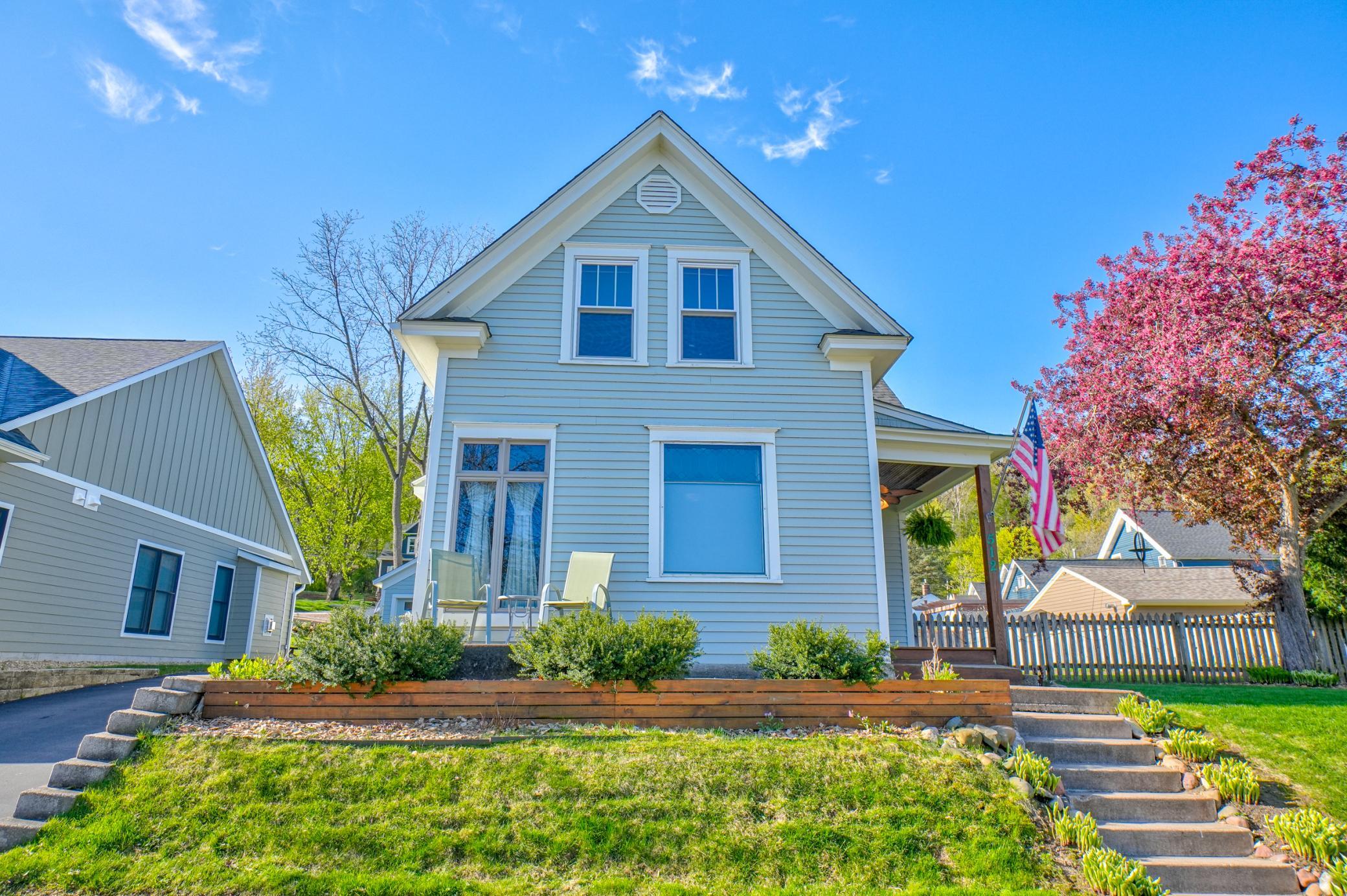 512 Locust Street
