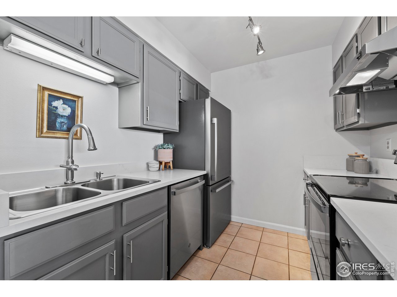 4658 White Rock Cir 2