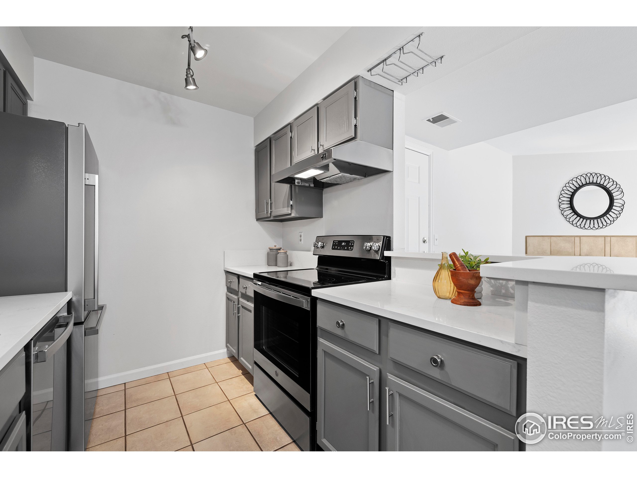 4658 White Rock Cir 2