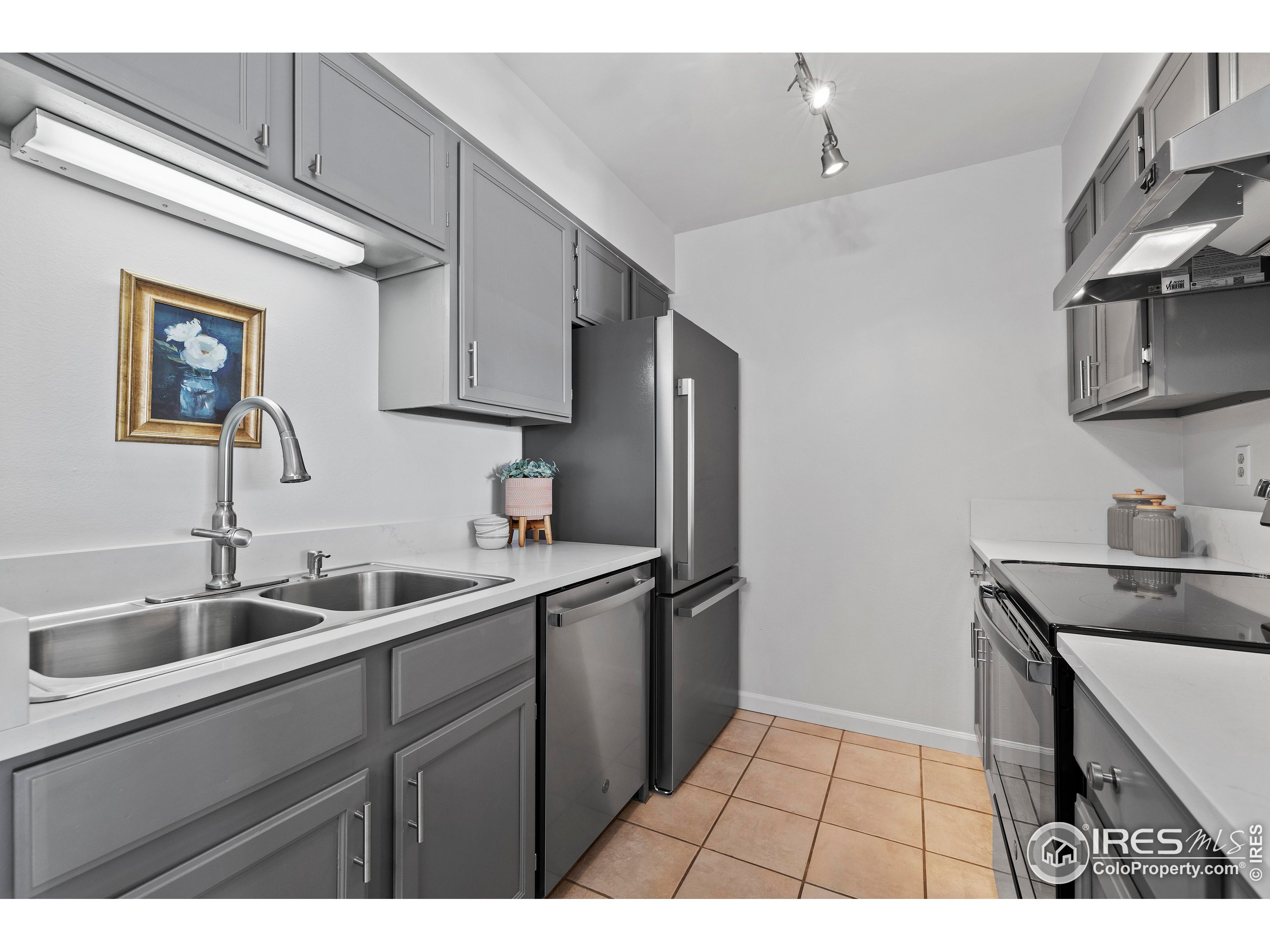 4658 White Rock Cir 2