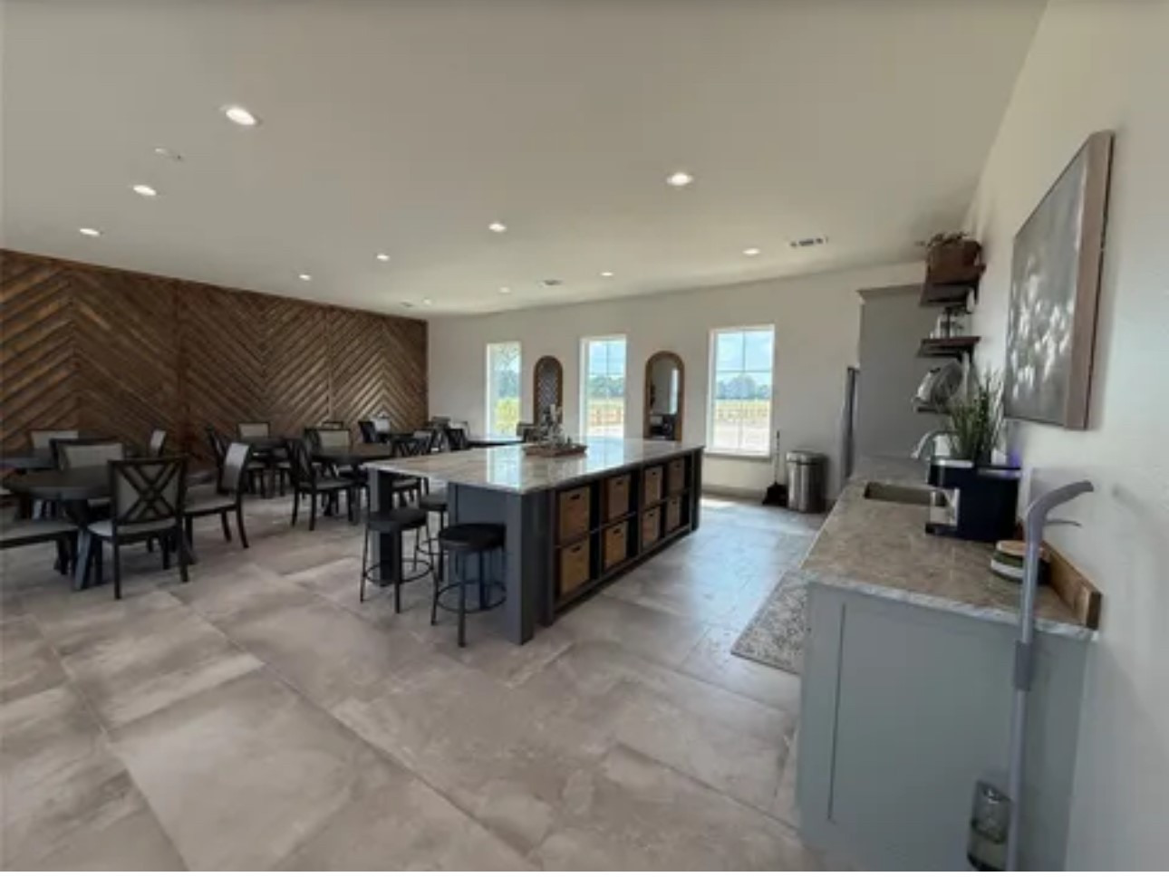 108 N Weaver Court