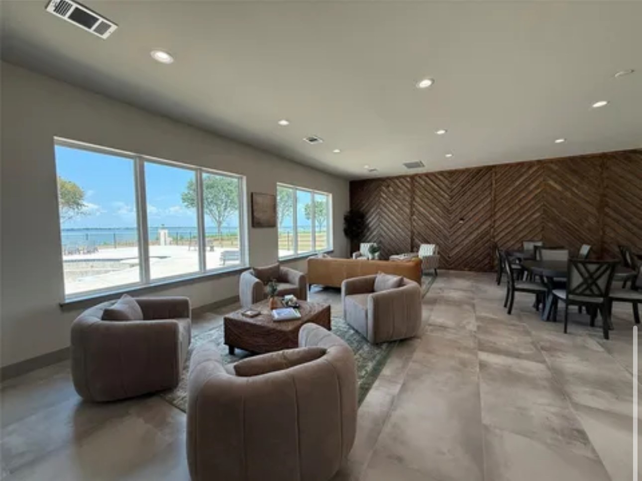 108 N Weaver Court