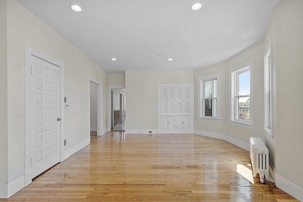 34 West Bowers Street