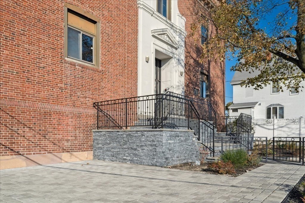 14 Locust Street # 3F