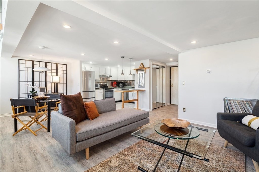 14 Locust Street # 3F