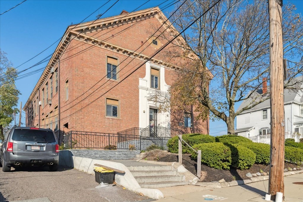 14 Locust Street # 3F