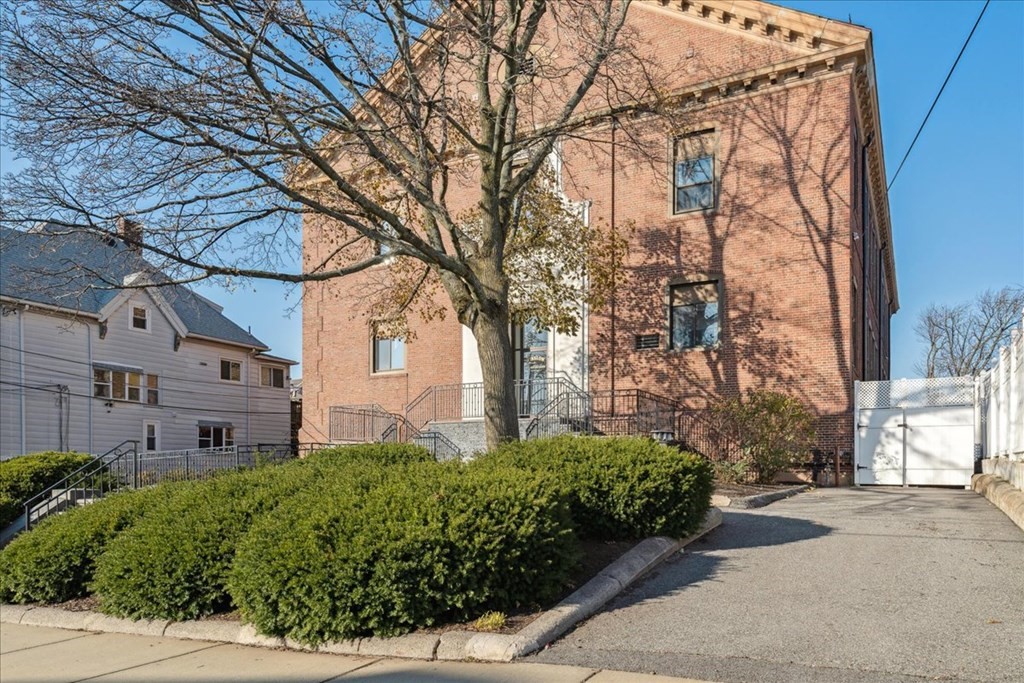 14 Locust Street # 3F