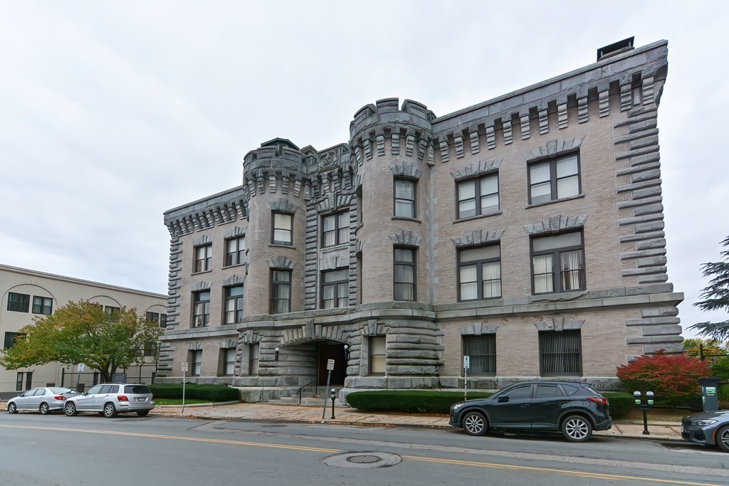 92 High St. Unit: DH32