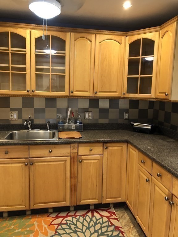 300 Governors Dr # 16