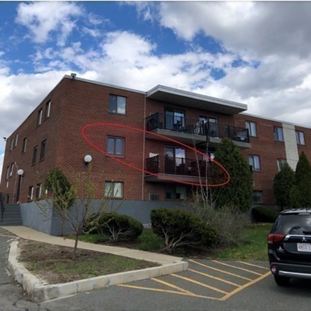 300 Governors Dr # 16