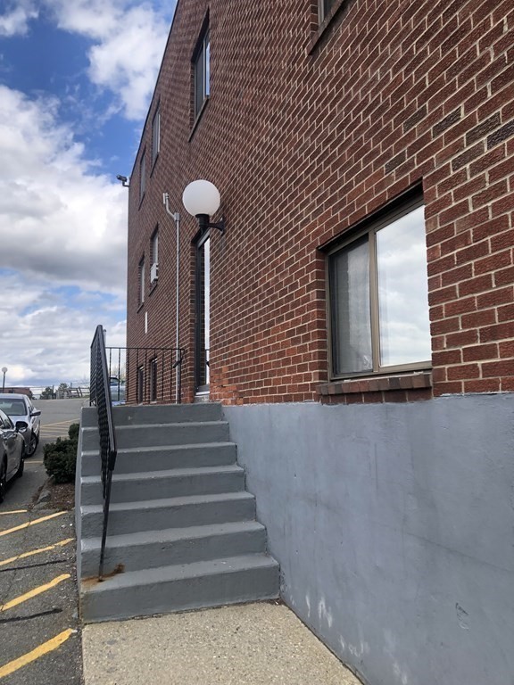 300 Governors Dr # 16