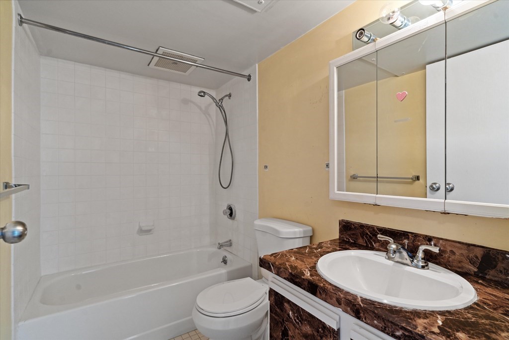 12 Chancery Ct. # 402