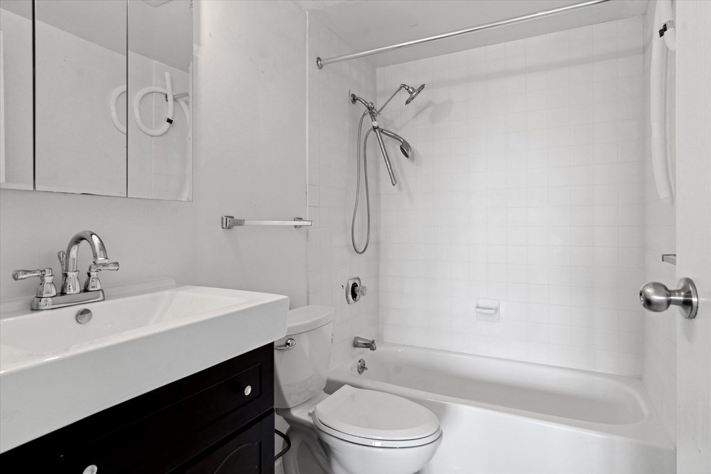 12 Chancery Ct. # 402