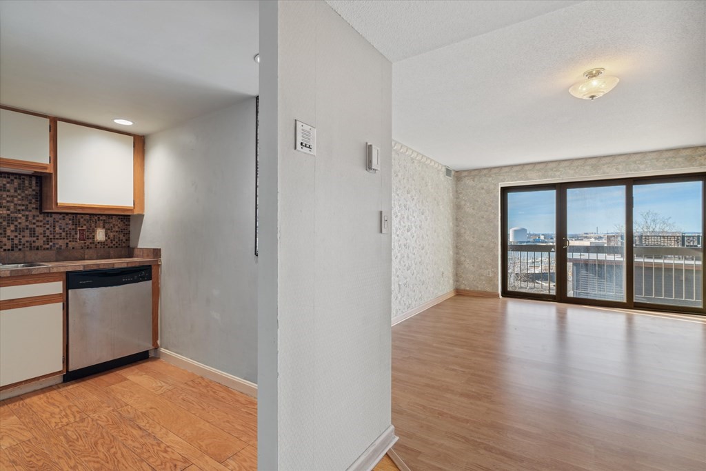 12 Chancery Ct. # 402