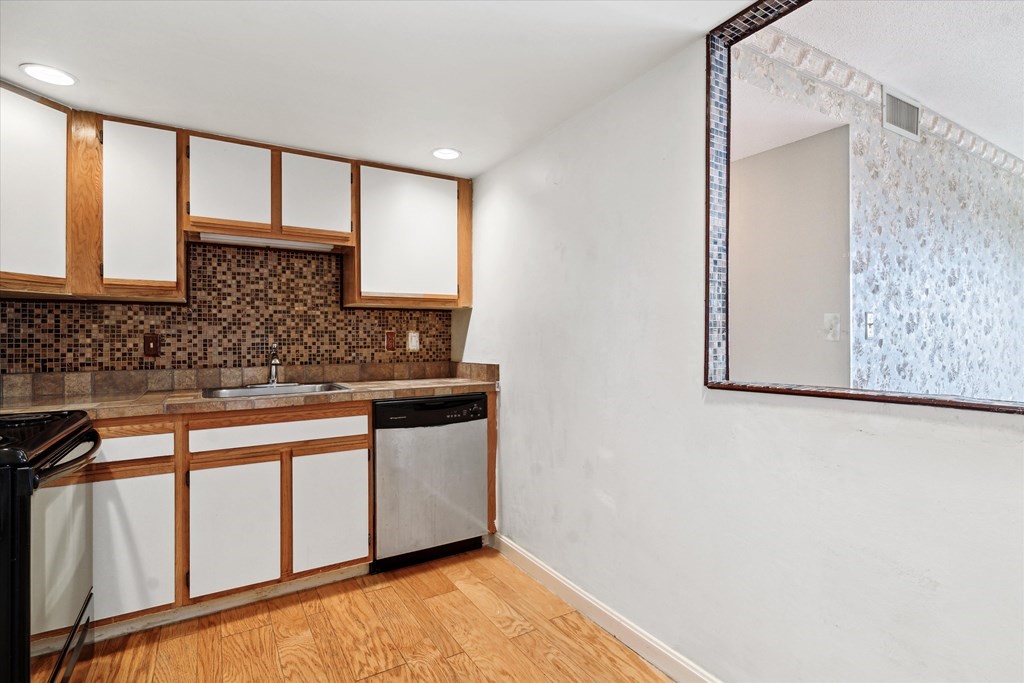 12 Chancery Ct. # 402