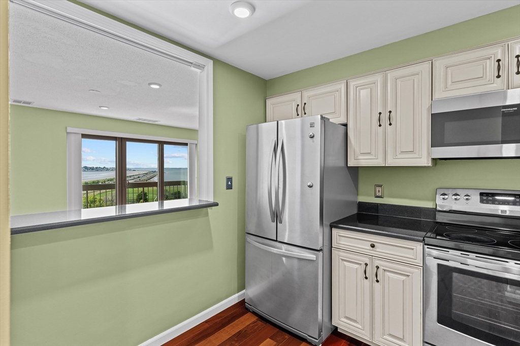 12 Chancery Ct. Unit: PH10