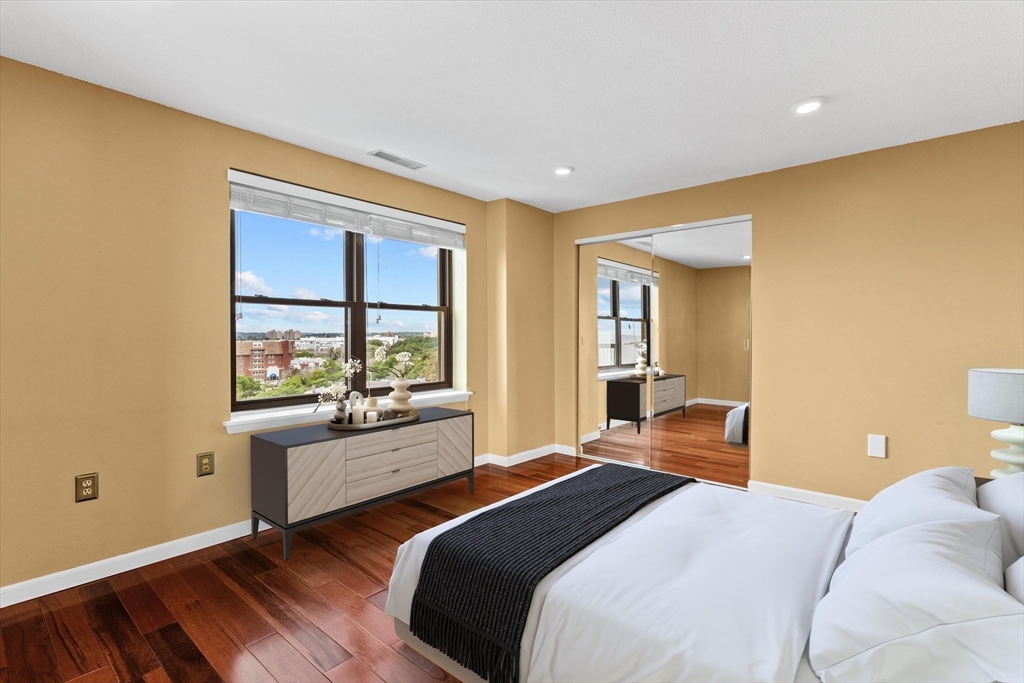 12 Chancery Ct. Unit: PH10