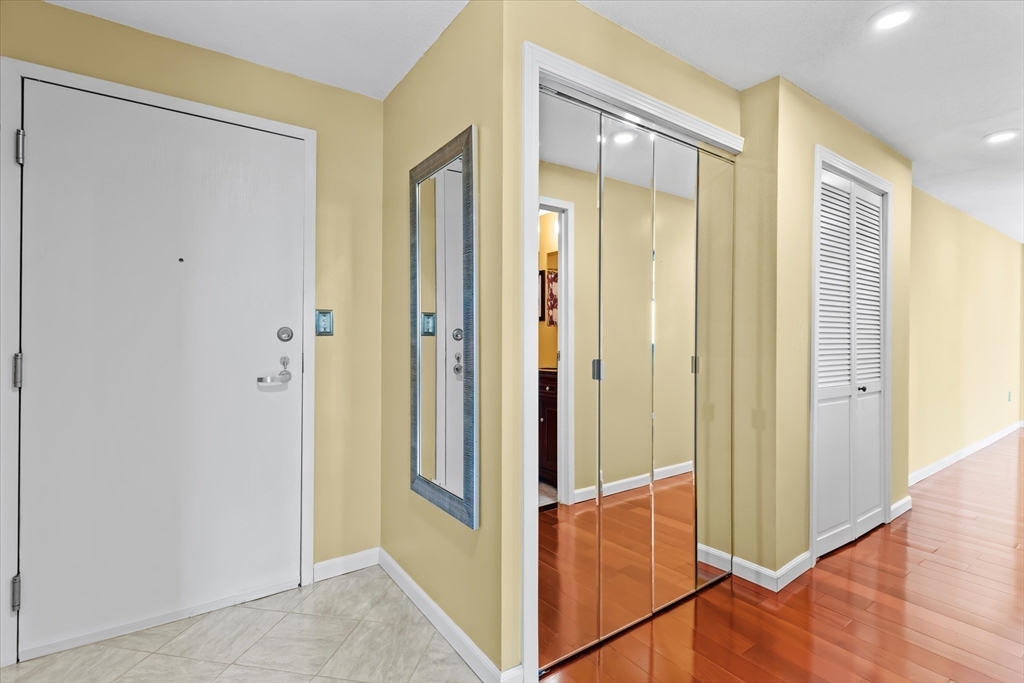 12 Chancery Ct. Unit: PH10