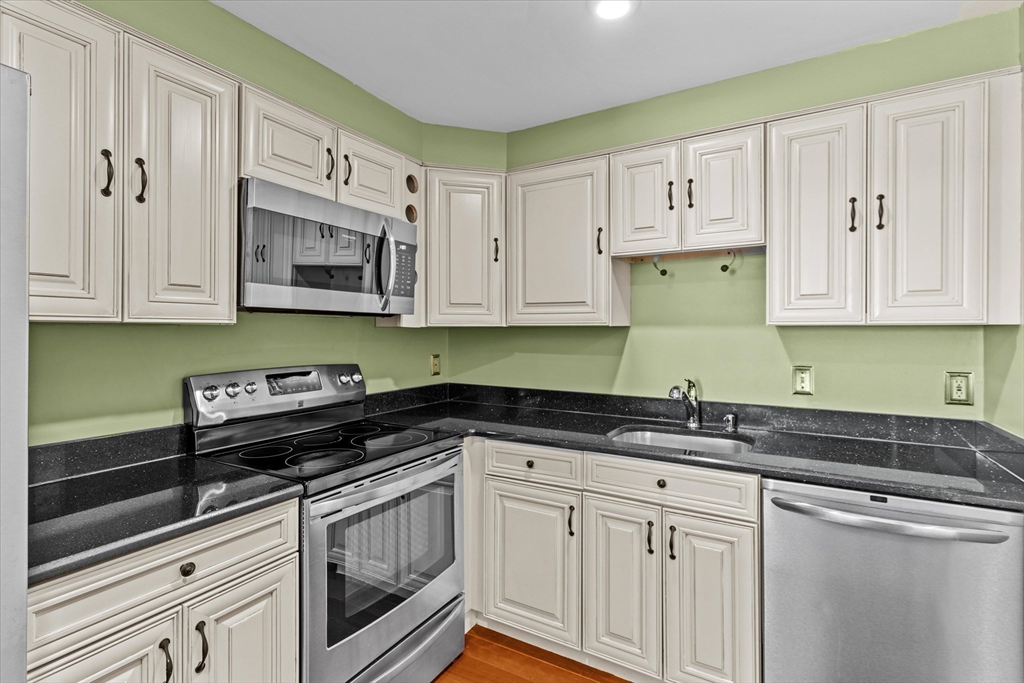 12 Chancery Ct. Unit: PH10