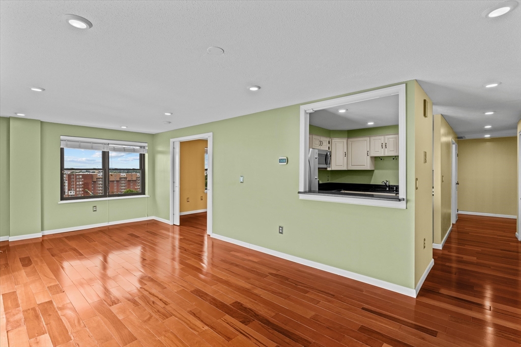 12 Chancery Ct. Unit: PH10