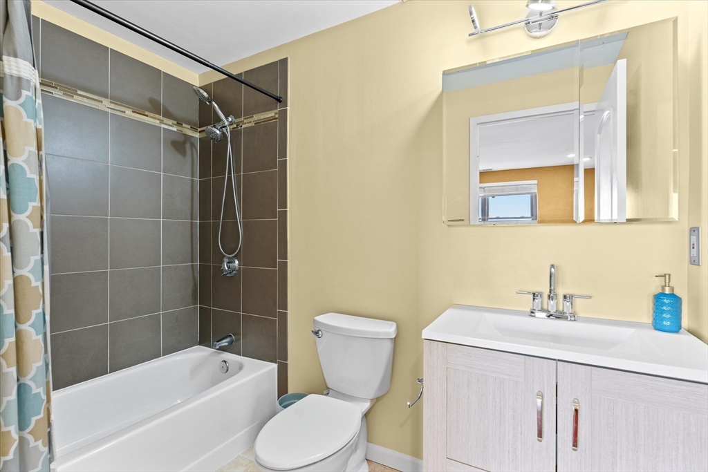 12 Chancery Ct. Unit: PH10